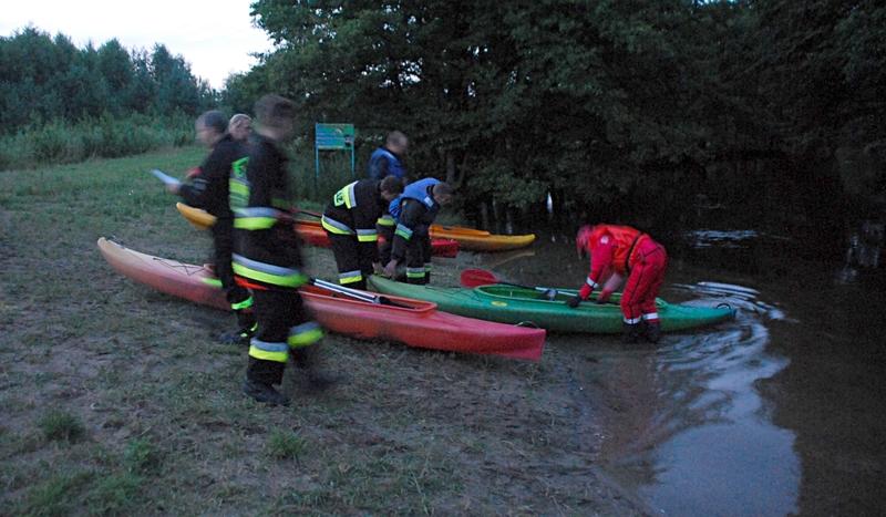 Kajakarz zaginął na Wdzie. Poszukiwania trwały do północy (FOTO)