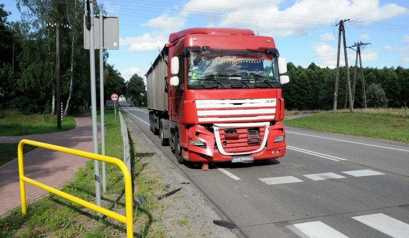 Kolizja dwóch ciężarówek na drodze 22 (FOTO)