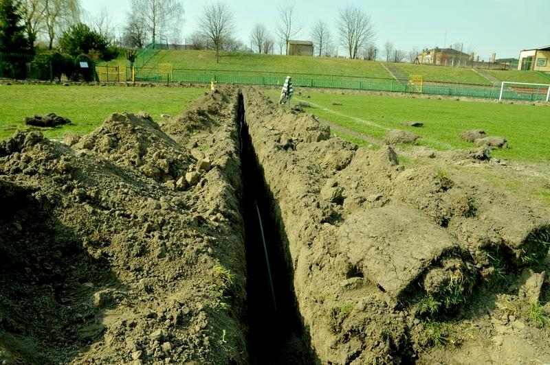 Trwa remont boiska na stadionie Kolejarza (ZDJĘCIA)