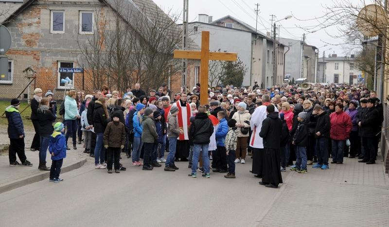 Droga krzyżowa w Brusach (GALERIA)