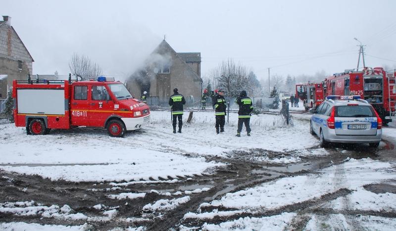 Tragiczny pożar w Burdychowie. Zginęła kobieta (GALERIA)