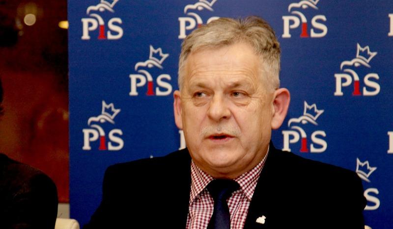 Aleksander Mrówczyński wchodzi do sejmu