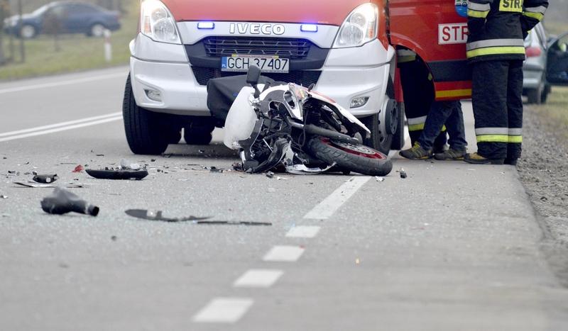 Kolizja na ?berlince?. Suzuki wpadł pod peugeota