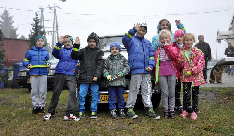Automobilklub Chojnicki rozdaje odblaski (GALERIA)