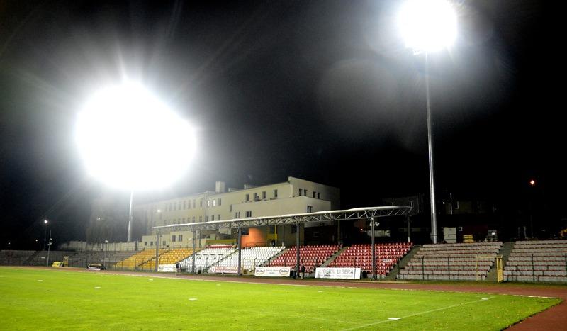 Jupitery na stadionie odpalone. Widać je prawie w całym mieście (ZDJĘCIA)