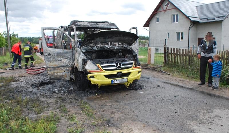 Spaliła się karetka jadąca do chorego (FOTO)