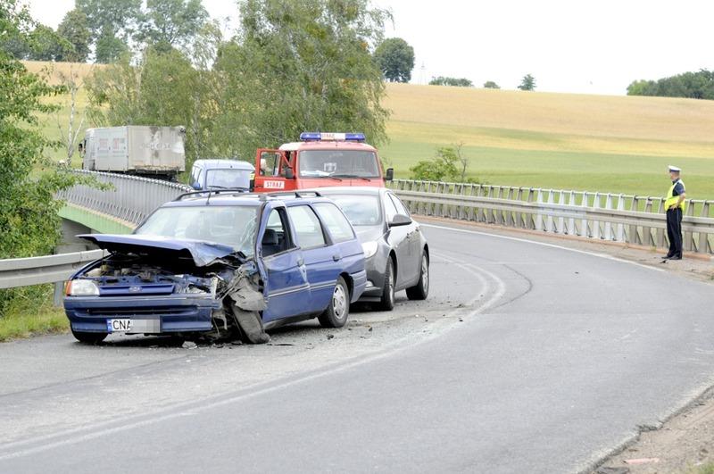 Wypadek na moście w Ciecholewach (FOTO)