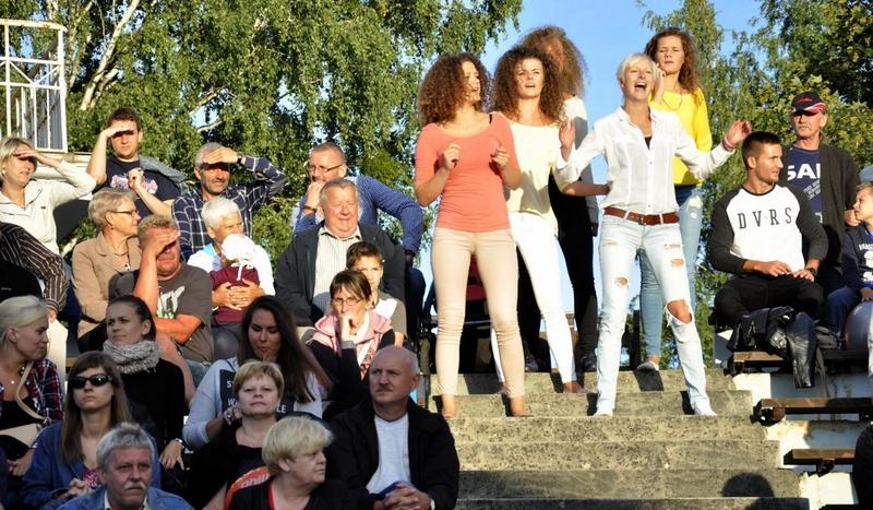 Poluzjanci zagrali na charzykowskiej scenie (GALERIA)