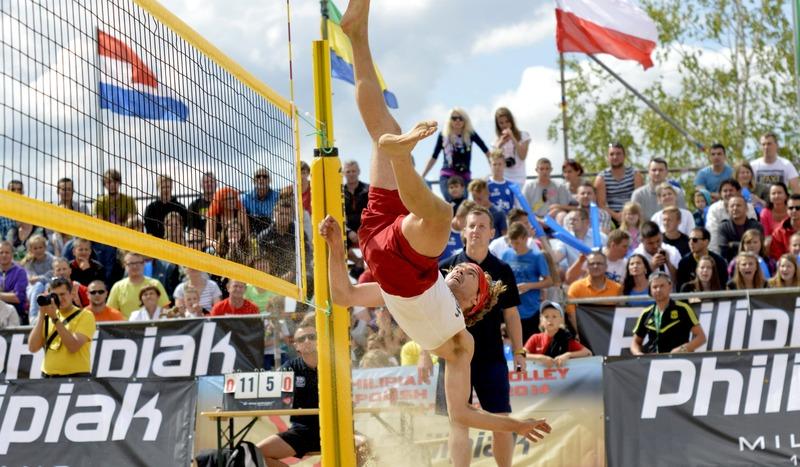 Będą odbijać piłkę nad siatką. Footvolley w Charzykowach