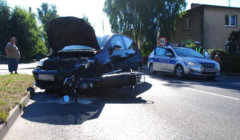 Zderzenie volkswagena i motoroweru w Chojnicach (FOTO)