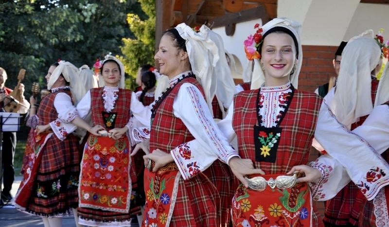 Węgierski i bułgarski folk na charzykowskiej scenie (GALERIA)