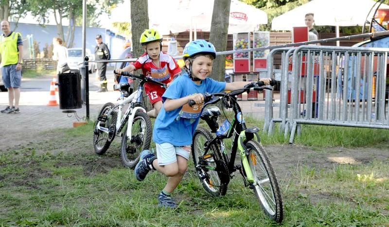 Triathlon w Charzykowach już wystartował (GALERIA)