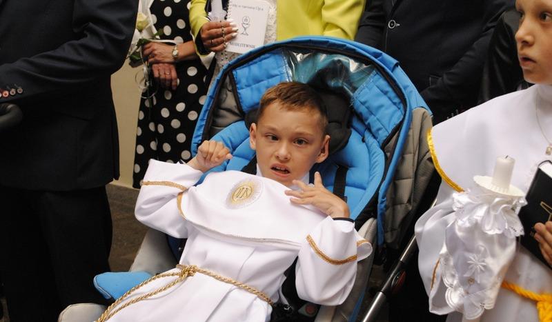 Pierwsza komunia niepełnosprawnych dzieci (FOTO)
