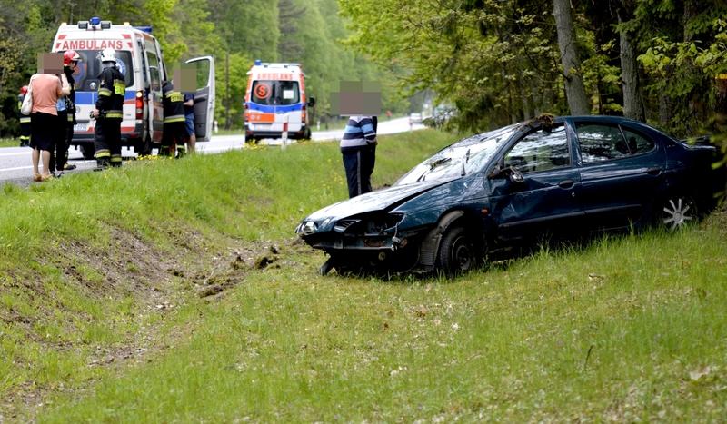 Kolizja na ?berlince?. Auto wyleciało na pobocze i dachowało (ZDJĘCIA)