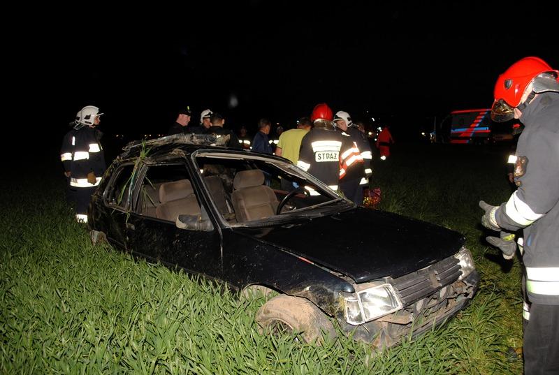 Peugeot wypadł z drogi koło Ciechocina