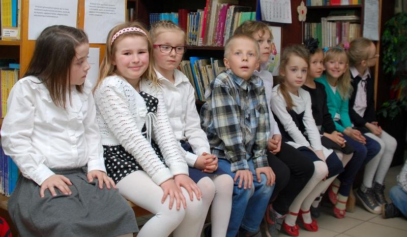 Pasowanie na czytelnika pierwszoklasistów z Pawłowa (GALERIA)