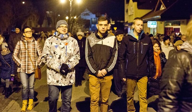 Wierni przeszli ulicami Czerska (GALERIA CZEŚĆ 2)