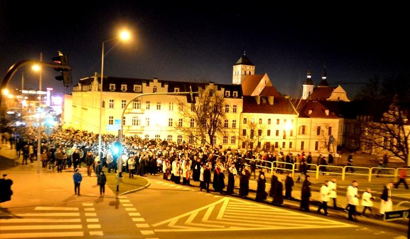 Chojniczanie nieśli krzyż w Wielki Piątek (GALERIA ZDJĘĆ)