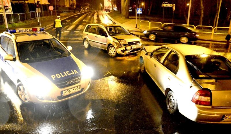 Kolizja w Chojnicach. Zderzyły się dwa auta (FOTO)
