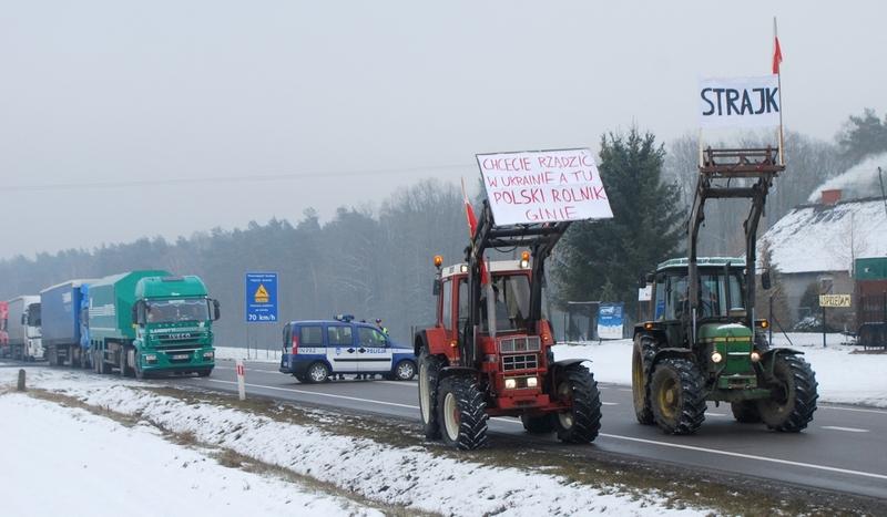 Rolnicy blokują drogę 22 w Jeziorkach(GALERIA, AKTUALIZACJA)