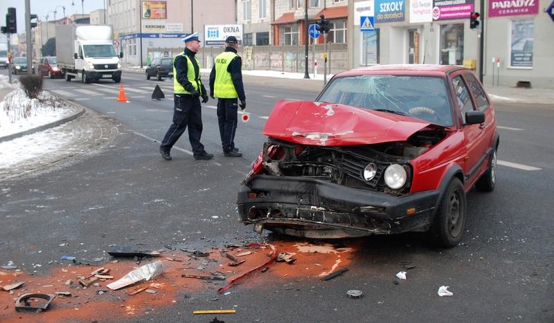 Wypadek w Czersku. Ciężarna kobieta w szpitalu (FOTO)