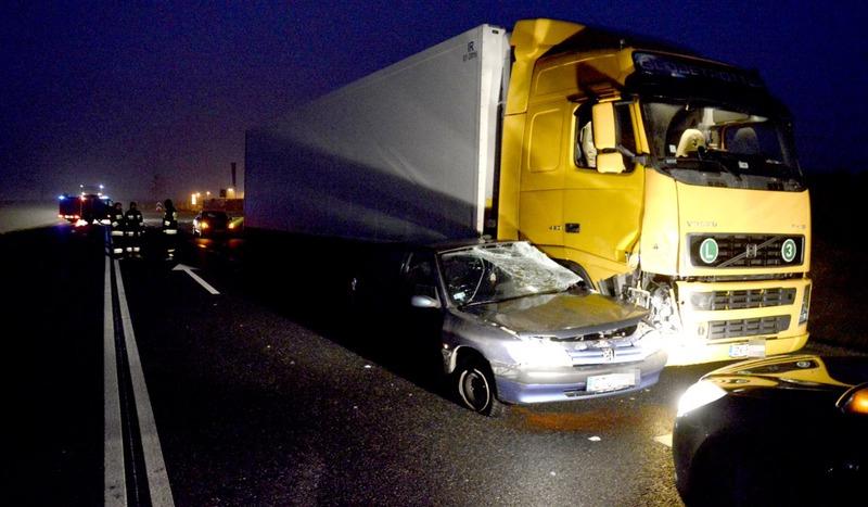 Peugeot zderzył się z tirem na obwodnicy Chojnic (ZDJĘCIA)