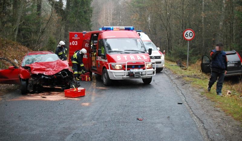 Wypadek pod Czerskiem. Trzy osoby w szpitalu (FOTO)