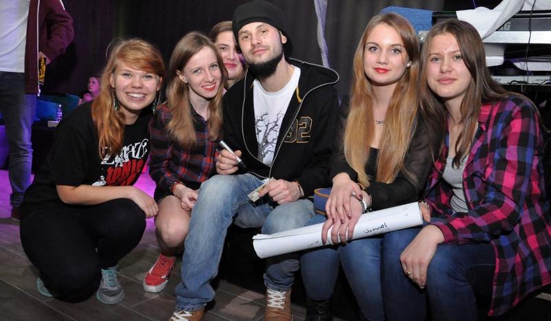 Damian SyjonFam zagrał w chojnickim Cynamonie (GALERIA)