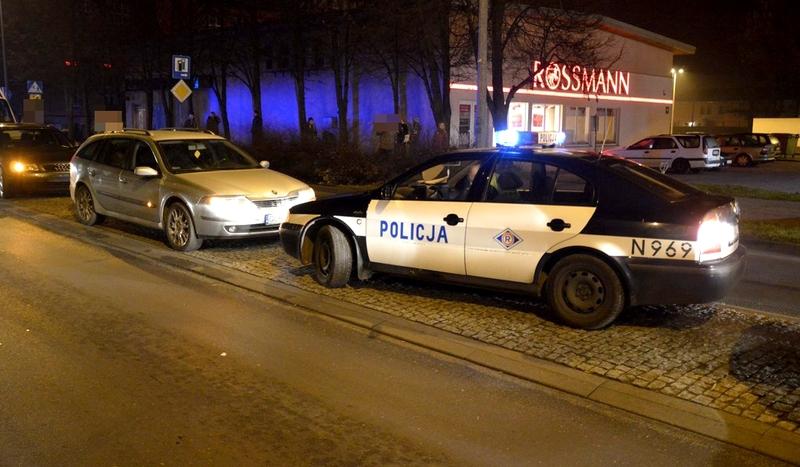 Kolizja na ulicy Sukienników w Chojnicach. Zderzyły się trzy auta (ZDJĘCIA)