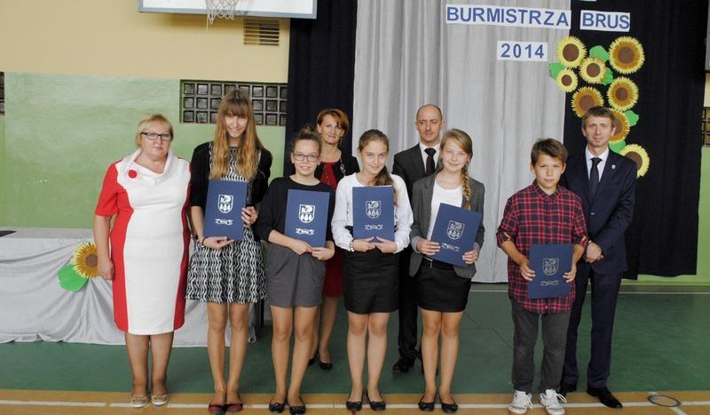 Burmistrz Witold Ossowski przyznał stypendia (Galeria)