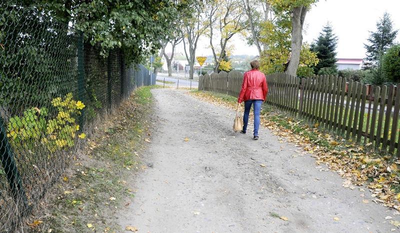 Niebezpiecznie na wąskiej drodze w Rytlu