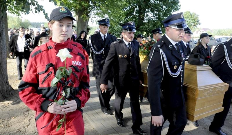 Pogrzeb księdza proboszcza Tomasza Lewandowskiego (GALERIA)