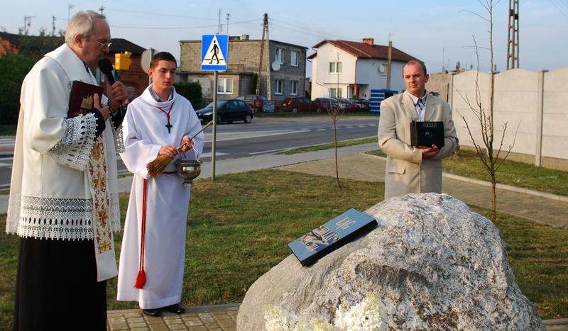 Poświęcenie pamiątkowej tablicy w Łęgu (FOTO)