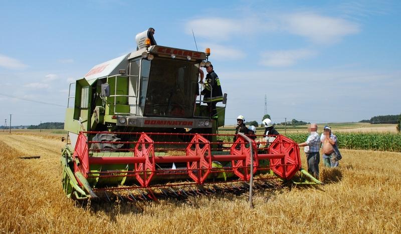 Kombajn zapalił się w trakcie pracy (FOTO)