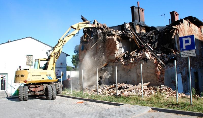 Wyburzanie kamienicy przy Podgórnej (FOTO)