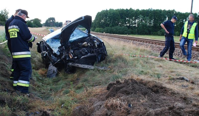 Wypadek na przejeździe kolejowym (FOTO)