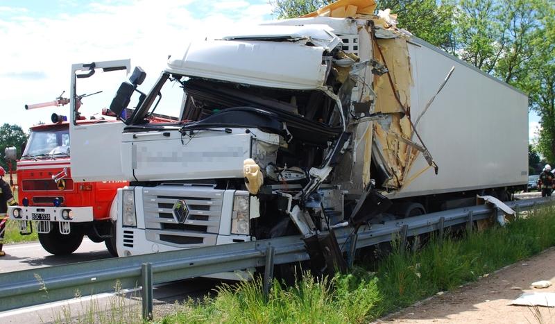 Wypadek tira na drodze 22 (GALERIA)