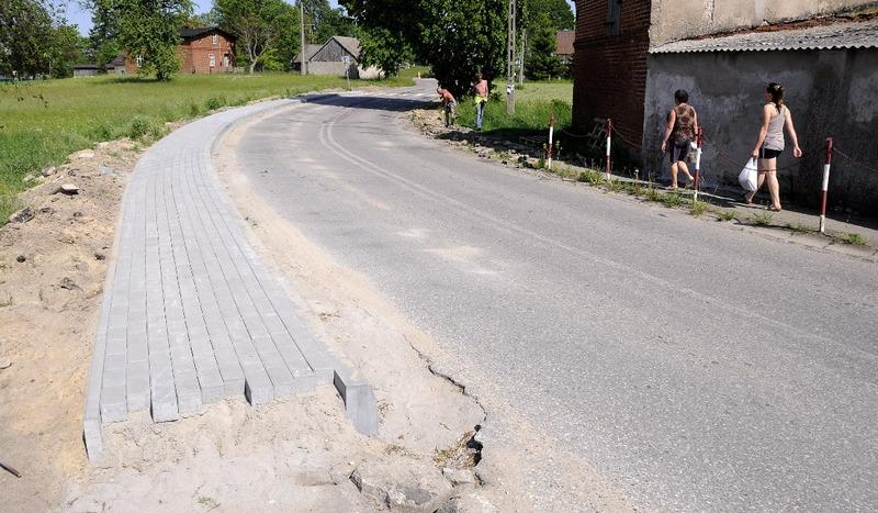 Remontują drogę z Czerska do Odrów