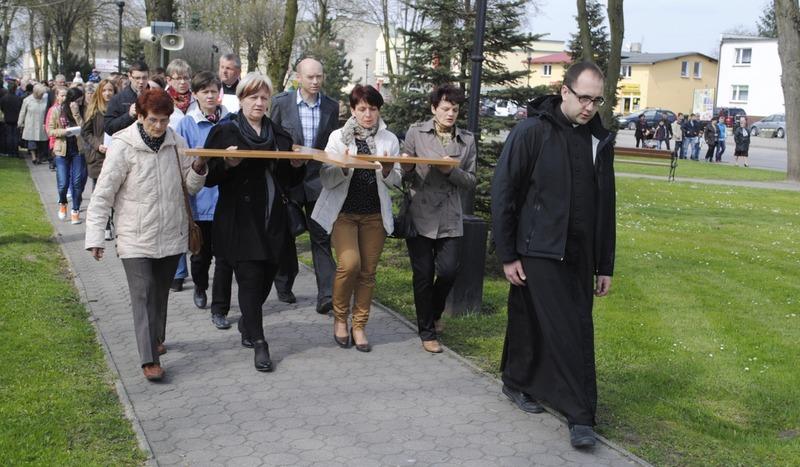 Droga krzyżowa w Brusach (GALERIA)