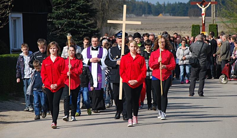 Droga krzyżowa przeszła przez Kłodawę (GALERIA)