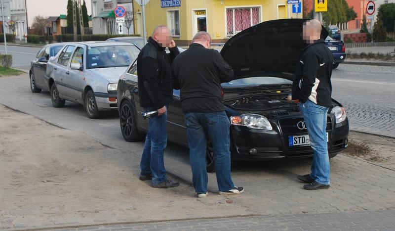 Błyskawiczna akcja policji w centrum Czerska (FOTO)