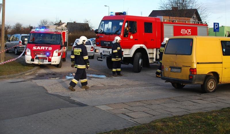 Wiatr zerwał dach z chojnickiego bloku (FOTO)