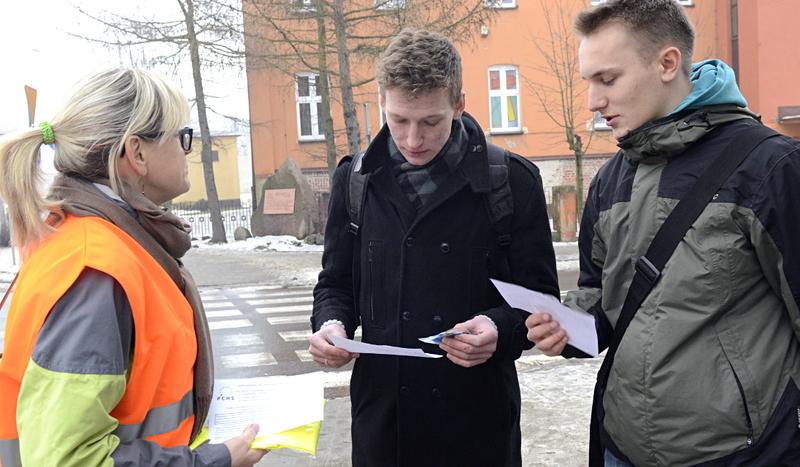 Ulotki i odblaski dla przechodniów