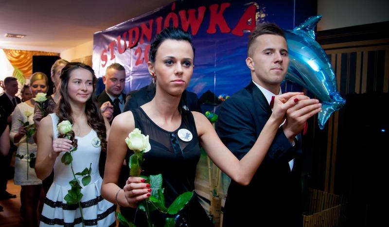 Maturzyści z Malachina bawią się na studniówce (GALERIA CZĘŚĆ 1)
