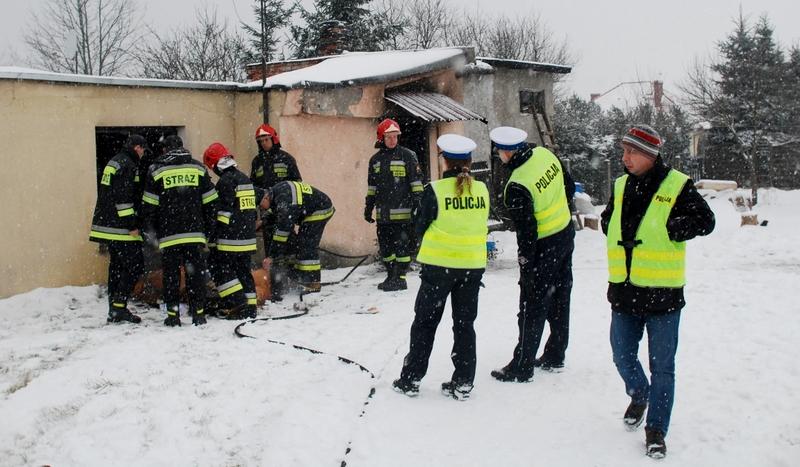 Tragiczny pożar w Czersku. Dwie osoby nie żyją (FOTO, AKTUALIZACJA)