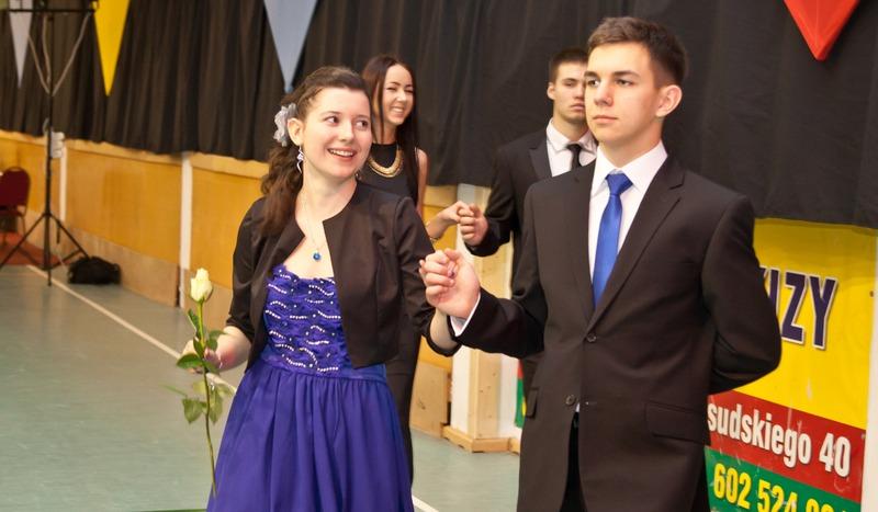Kolejne zdjęcia ze studniówki w ZS w Chojnicach (GALERIA III)