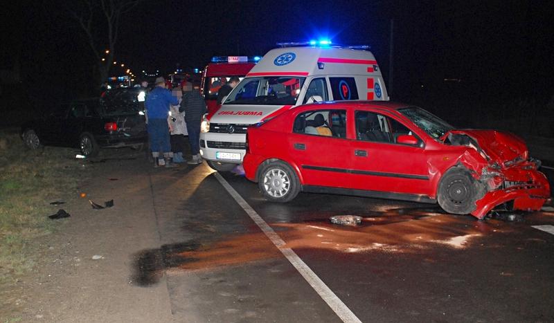 Zderzenie osobówek w Łęgu (FOTO)