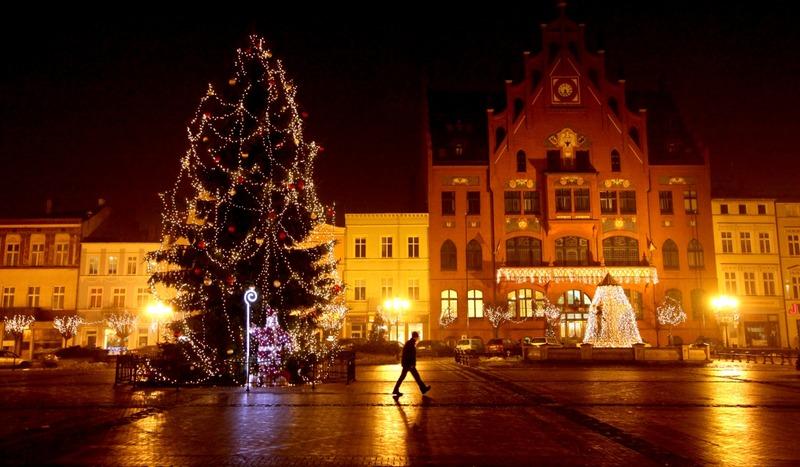 Choinka już świeci na chojnickim rynku