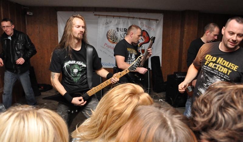 Heavymetalowa sobota w chojnickim pubie (GALERIA)