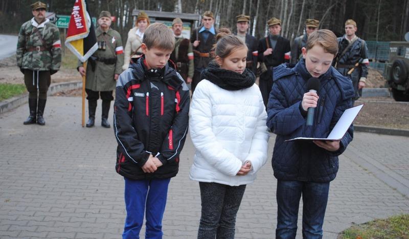 Trzy maszty w Męcikale (FOTO)